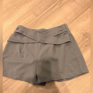 Chic Women's Gray Shorts